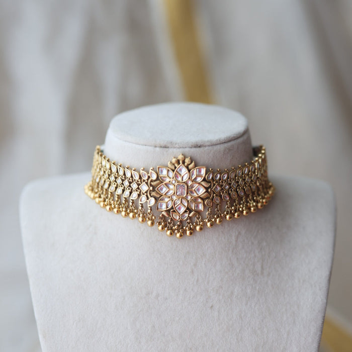 Antique white stone choker necklace CCB1134