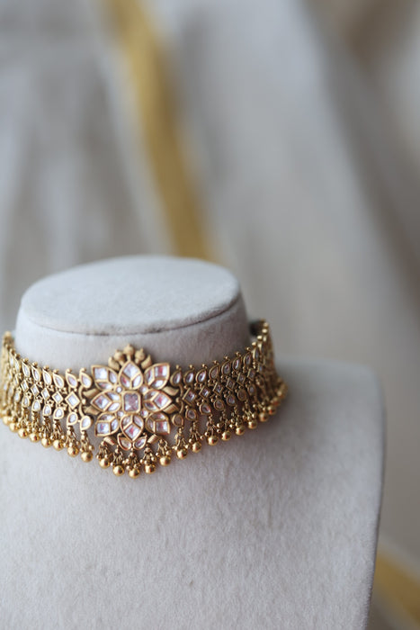 Antique white stone choker necklace CCB1134
