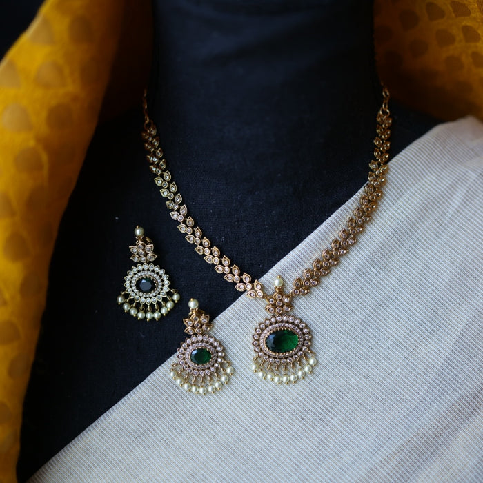 Antique green white short necklace with earrings TTS4368