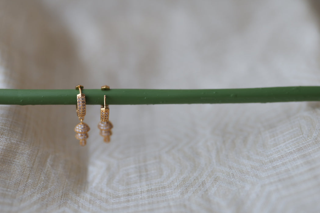 Heritage gold plated white stone hoop earrings HD211