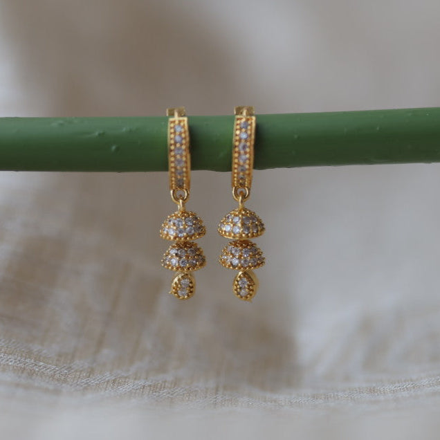 Heritage gold plated white stone hoop earrings HD2568