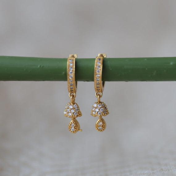 Heritage gold plated white stone hoop earrings HD20783
