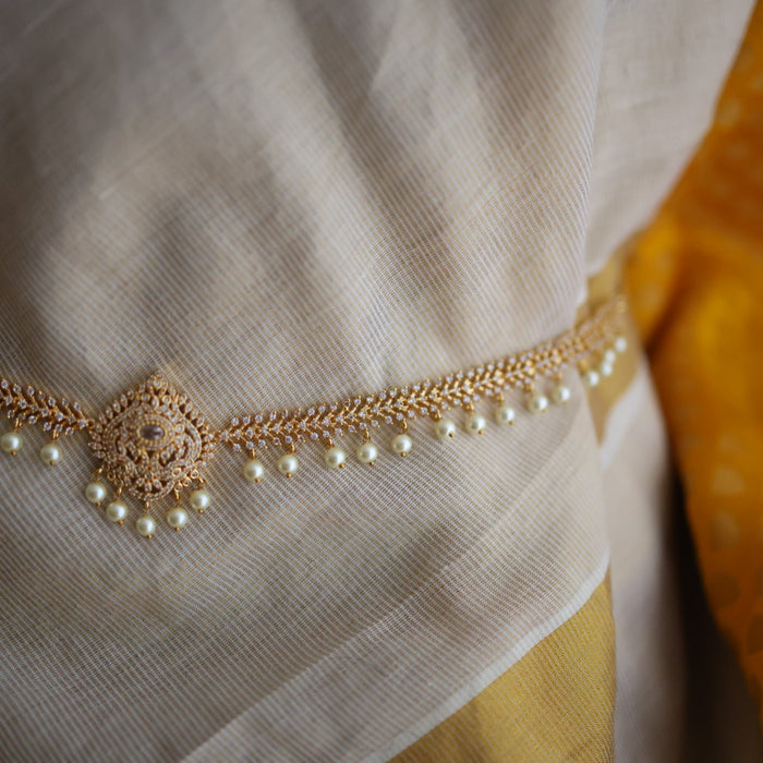 Heritage gold plated white stone and pearl waistchain HW34789