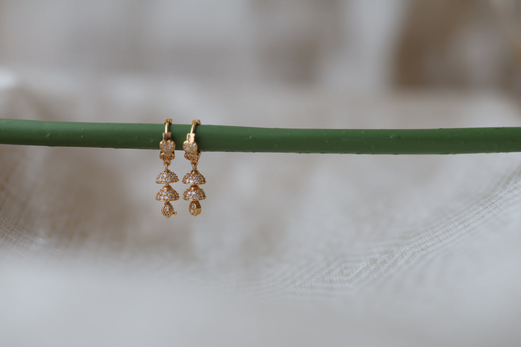 Heritage gold plated white stone hoop earrings HD7832