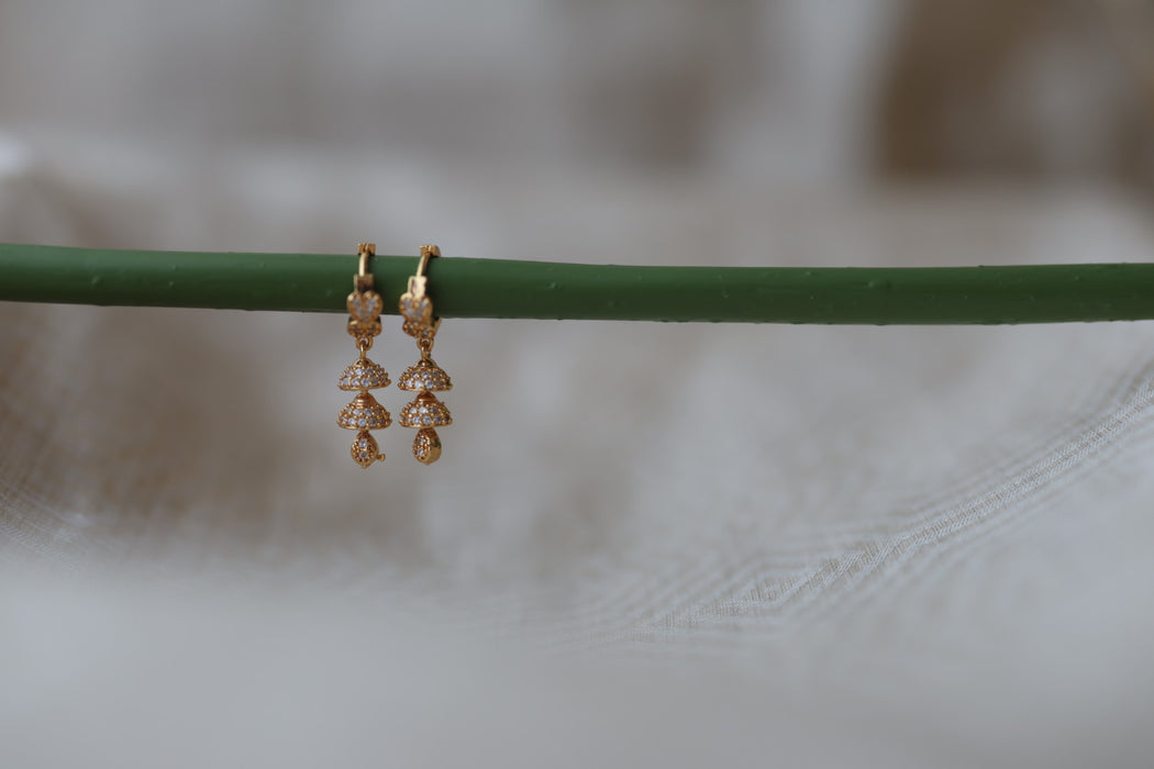 Heritage gold plated white stone hoop earrings HD7832