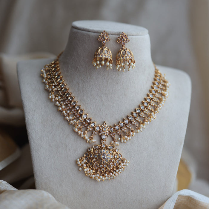 Antique white stone short necklace S1B1273