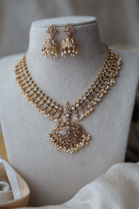 Antique white stone short necklace S1B1273