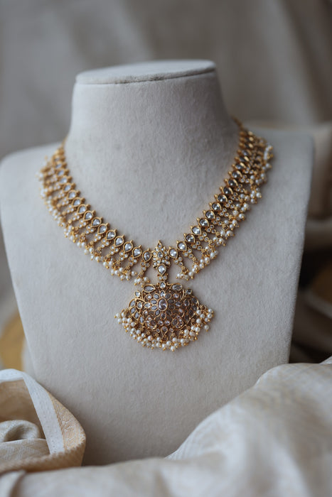 Antique white stone short necklace S1B1273