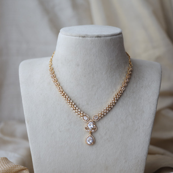 Heritage gold plated white stone short necklace H789