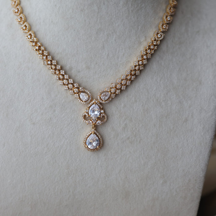 Heritage gold plated white stone short necklace H789