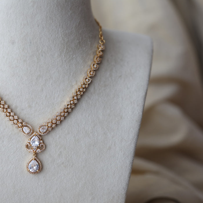 Heritage gold plated white stone short necklace H789