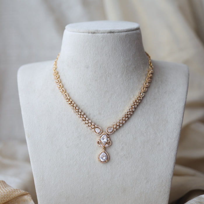 Heritage gold plated white stone short necklace H789