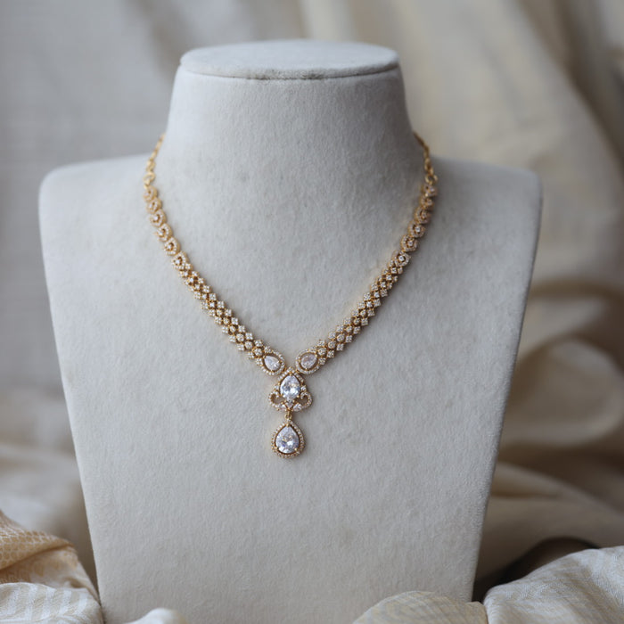 Heritage gold plated white stone short necklace H789
