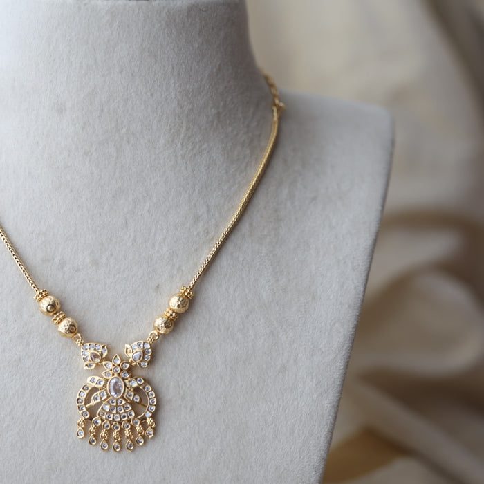 Heritage gold plated white stone short necklace H211