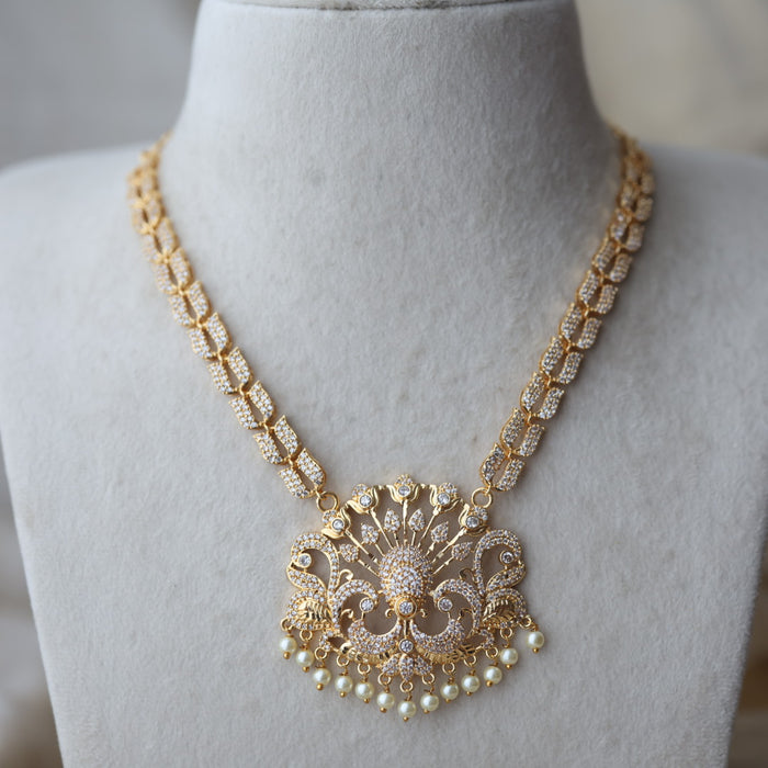 Heritage gold plated white stone short necklace H1192