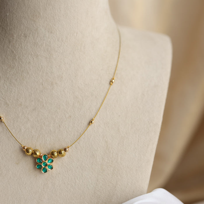 Antique green stone invisible necklace IN078