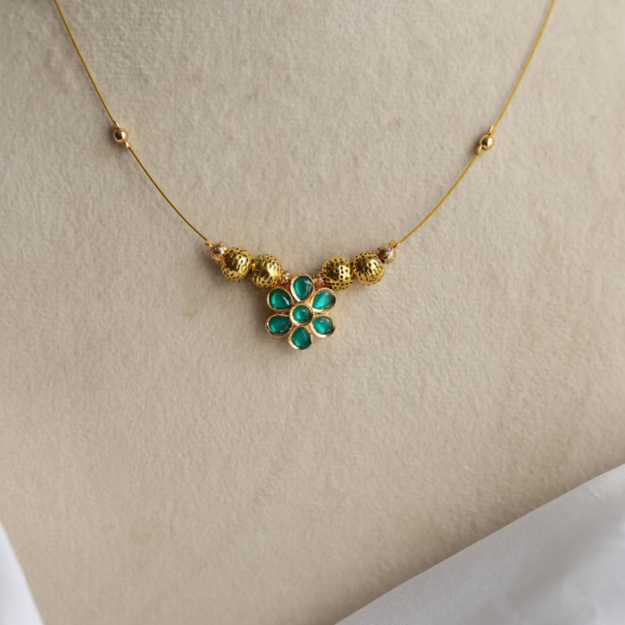 Antique green stone invisible necklace IN078