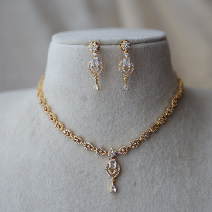 Heritage gold plated white stone short necklace with earrings H700