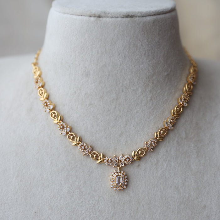 Heritage gold plated white stone short necklace H0212