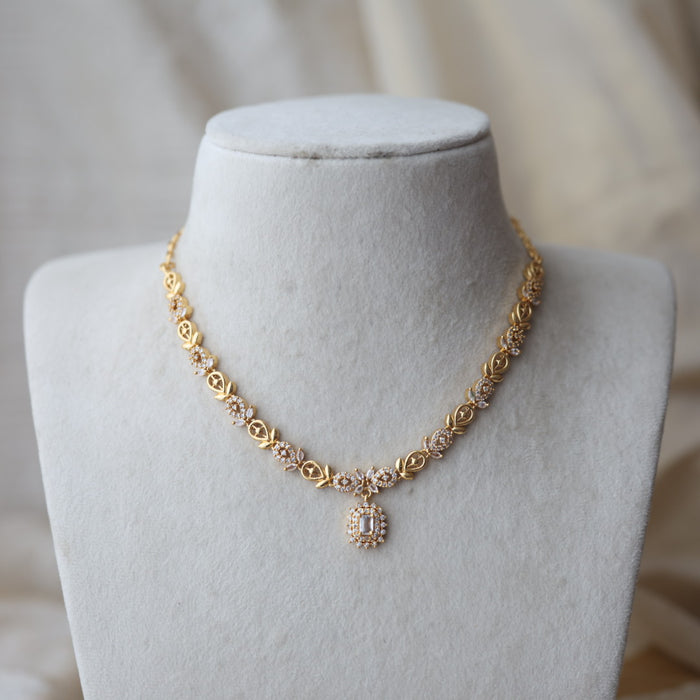 Heritage gold plated white stone short necklace H0212