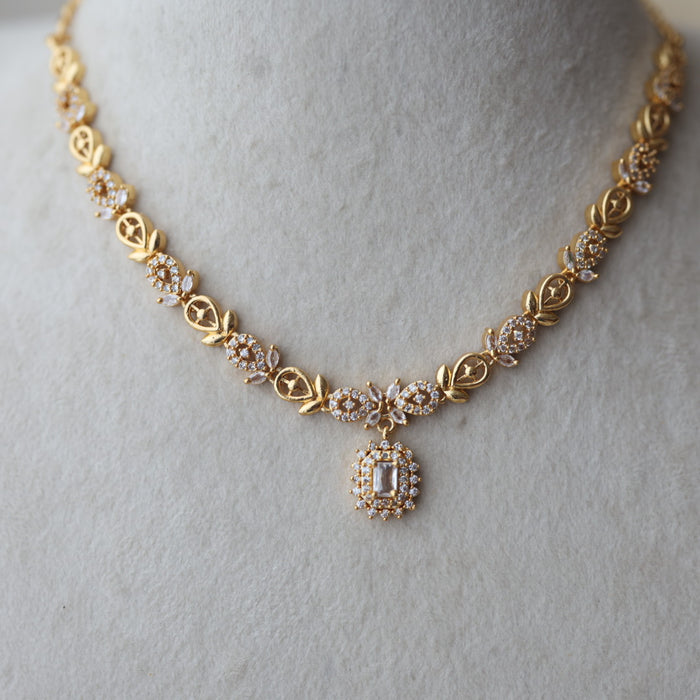 Heritage gold plated white stone short necklace H0212