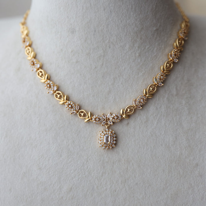 Heritage gold plated white stone short necklace H0212