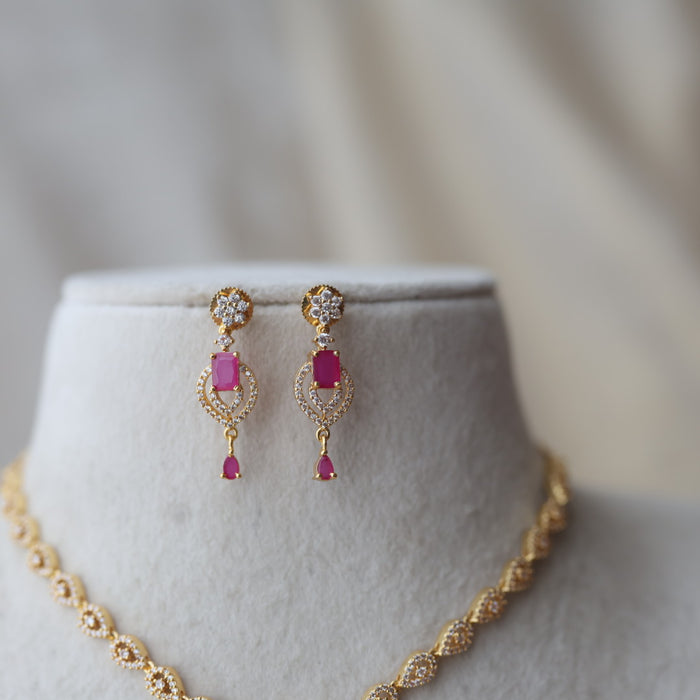 Heritage gold plated white stone short necklace H9021