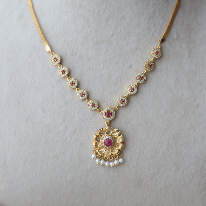 Heritage gold plated ruby white stone short necklace H903