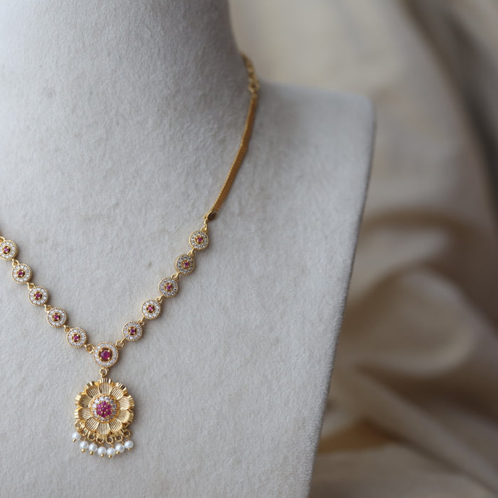 Heritage gold plated ruby white stone short necklace H903