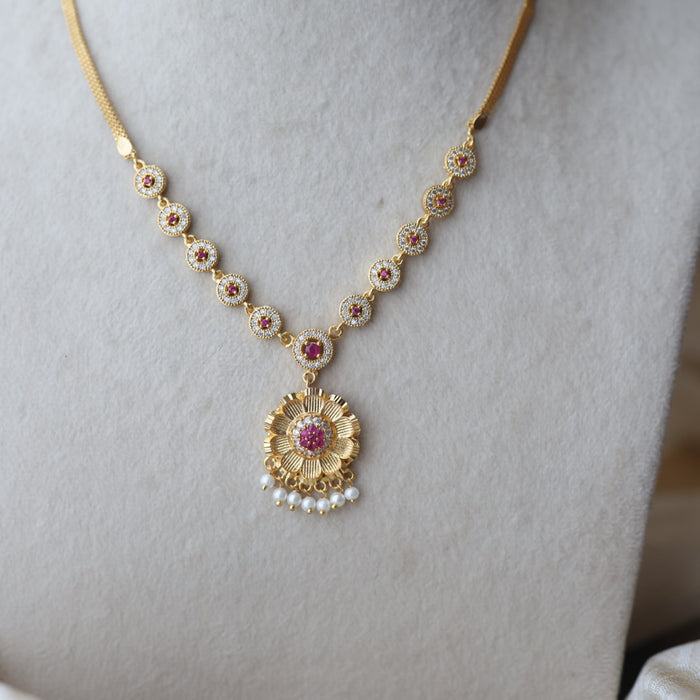Heritage gold plated ruby white stone short necklace H903