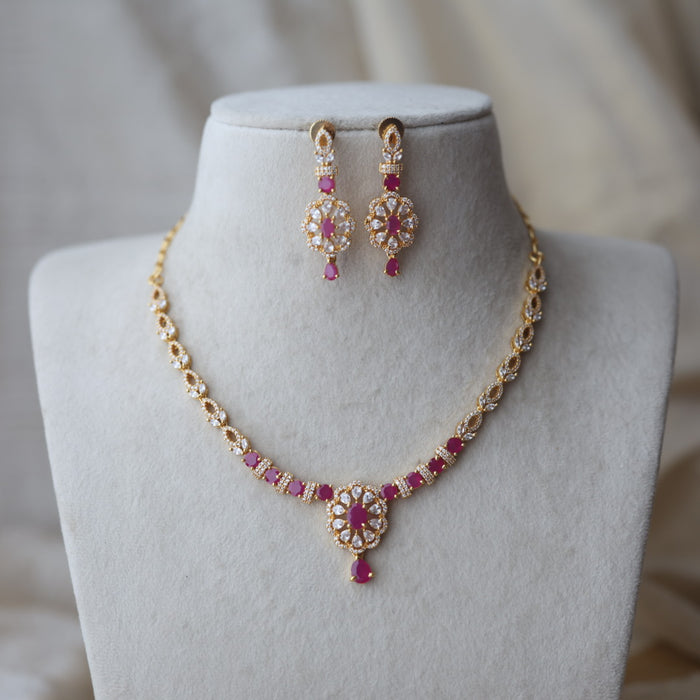 Heritage gold plated ruby white stone short necklace H1121