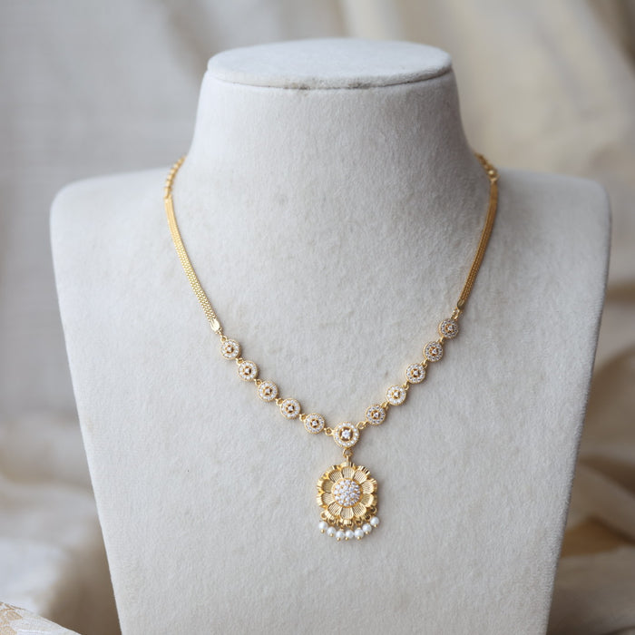 Heritage gold plated white stone short necklace H1233