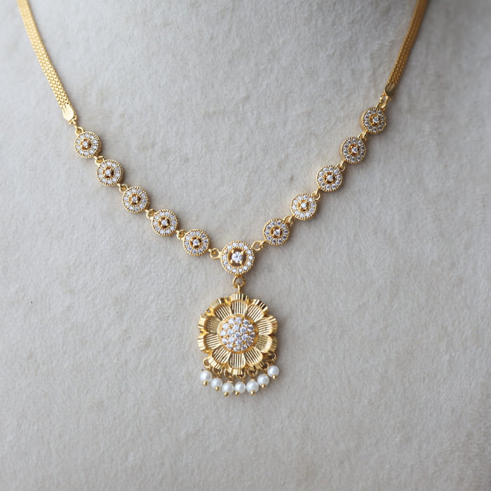 Heritage gold plated white stone short necklace H1233