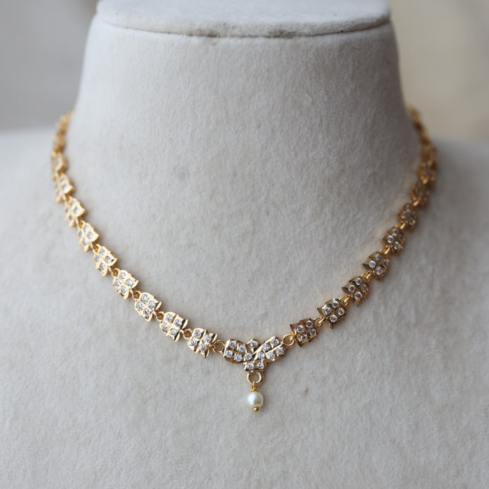 Heritage gold plated white stone short necklace H644