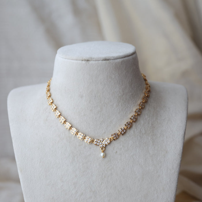 Heritage gold plated white stone short necklace H12938