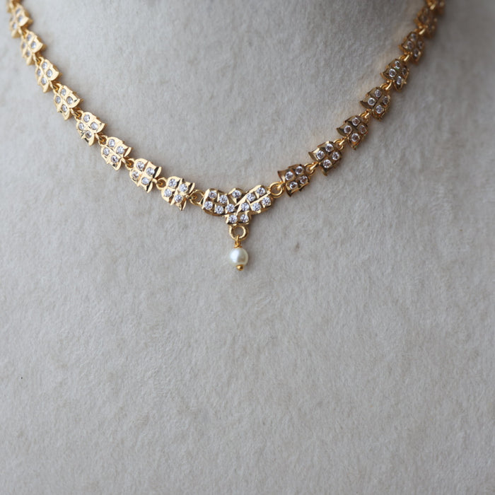 Heritage gold plated white stone short necklace H12938