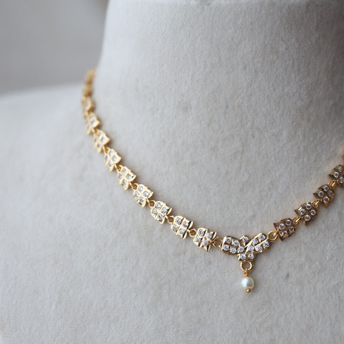 Heritage gold plated white stone short necklace H12938