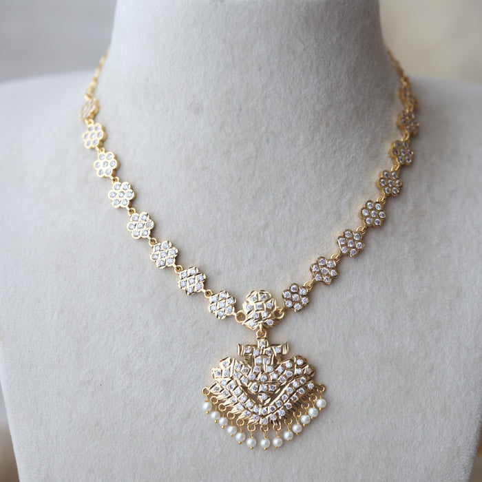 Heritage gold plated white stone short necklace H422