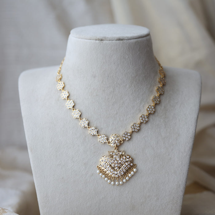 Heritage gold plated white stone short necklace H422