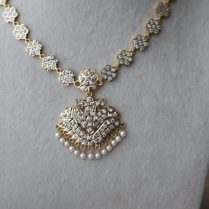 Heritage gold plated white stone short necklace H16811