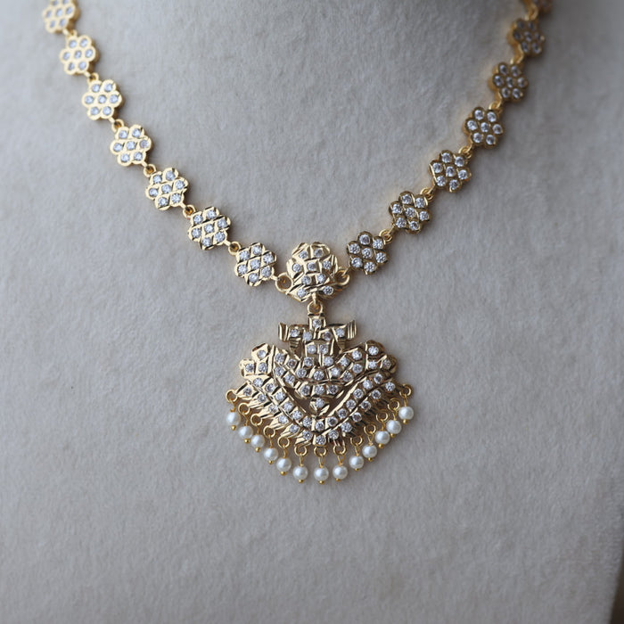 Heritage gold plated white stone short necklace H422