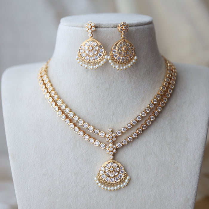 Heritage gold plated white stone layer short necklace H7883