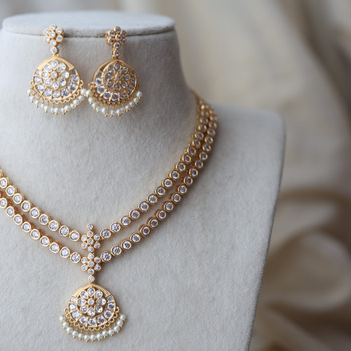Heritage gold plated white stone layer short necklace H7883