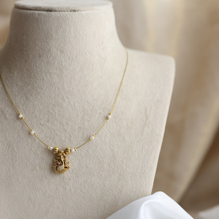 Antique invisible short necklace IN4571