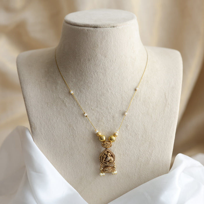 Antique invisible short necklace IN457199