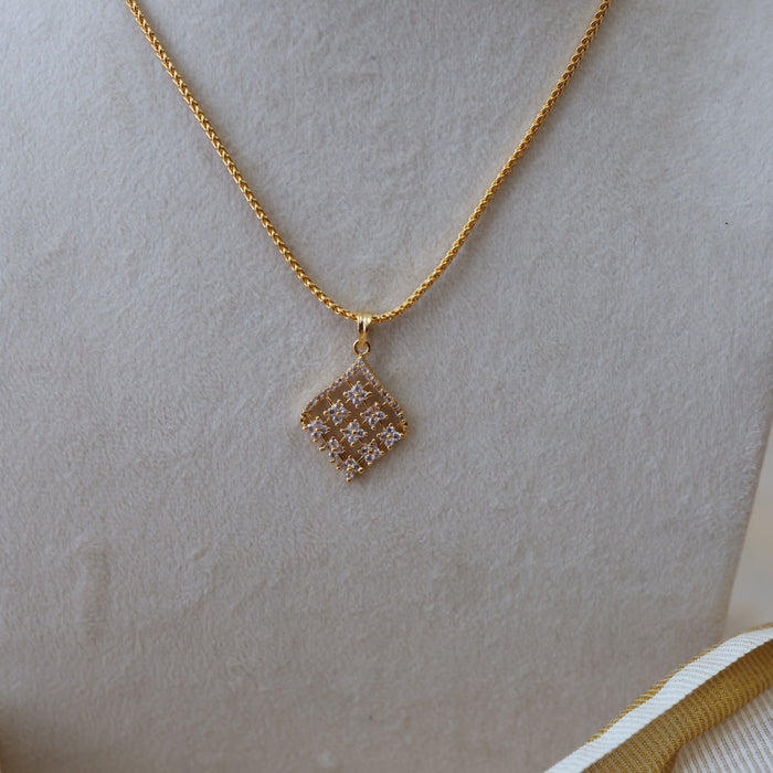 Heritage gold plated simple pendant chain HC567