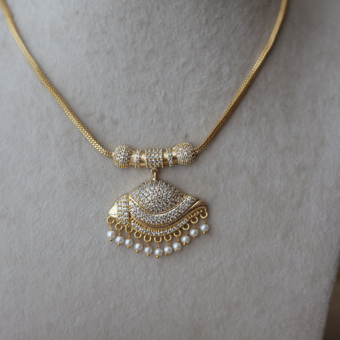 Heritage gold plated white stone sangu short necklace H8311
