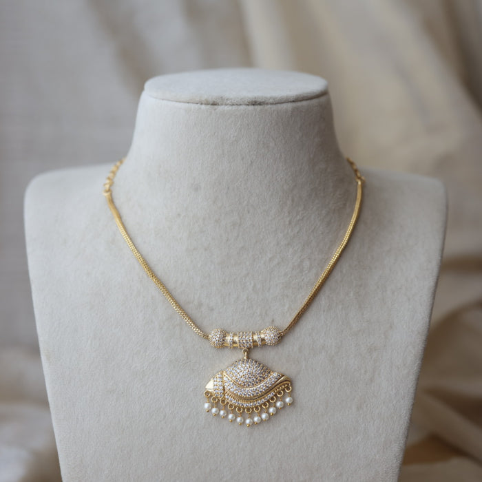 Heritage gold plated white stone sangu short necklace H8311