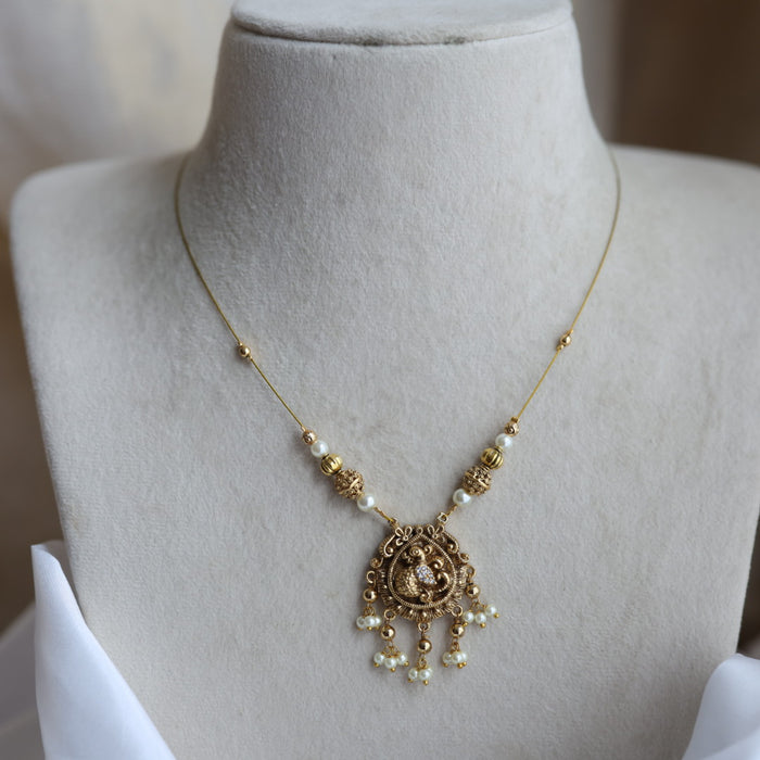 Antique peacock invisible short necklace IN2013