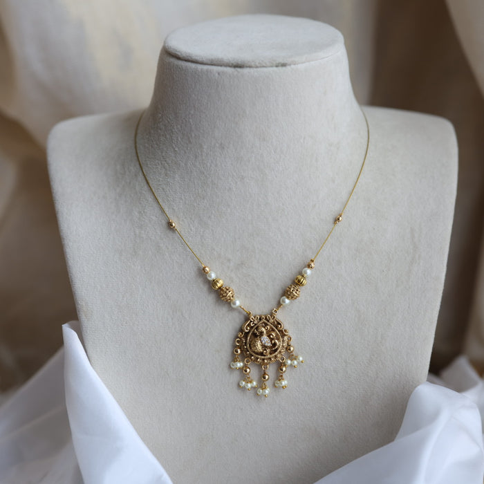 Antique peacock invisible short necklace IN2013